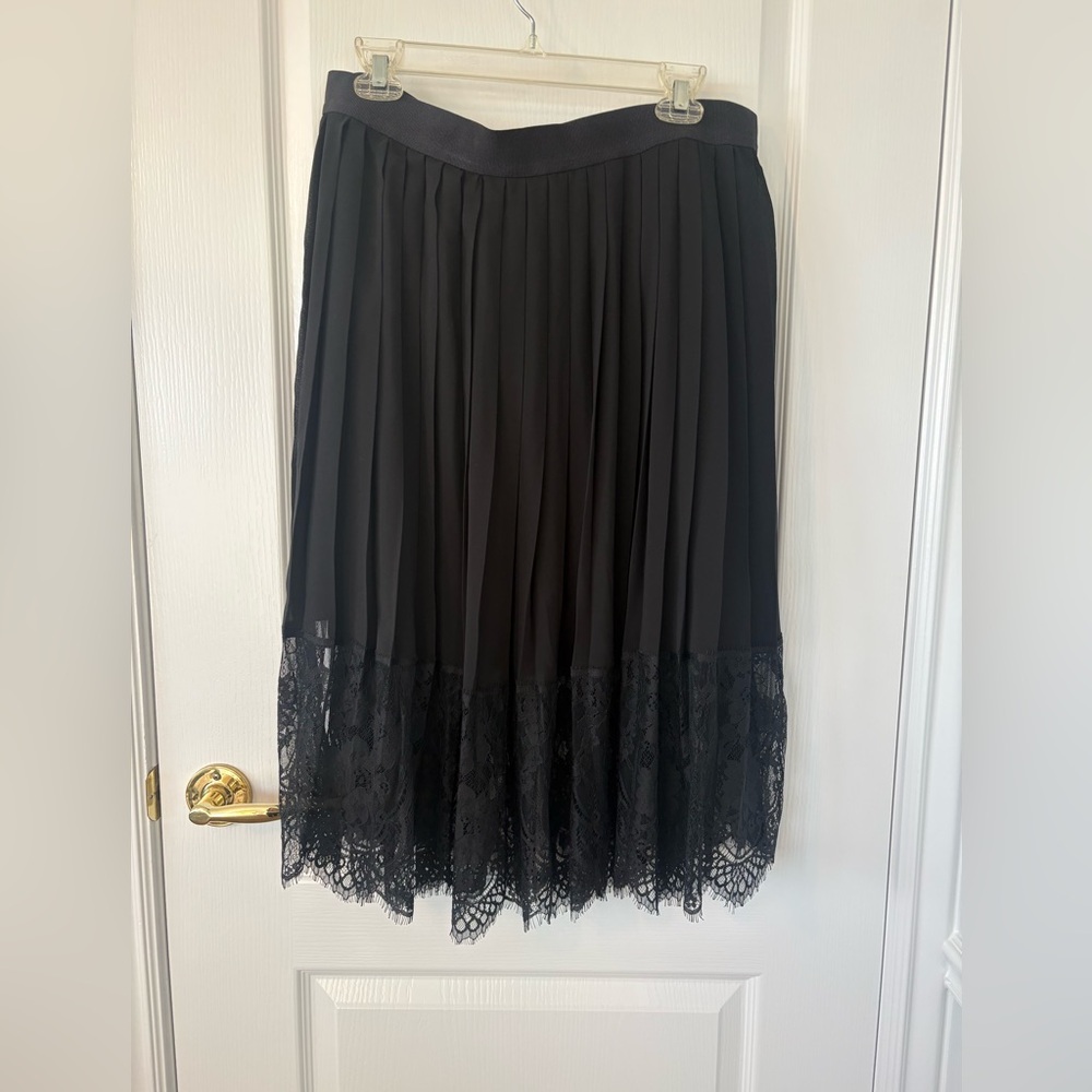Ann Taylor Black Pleated Lace-Hem Women's Skirt size LP